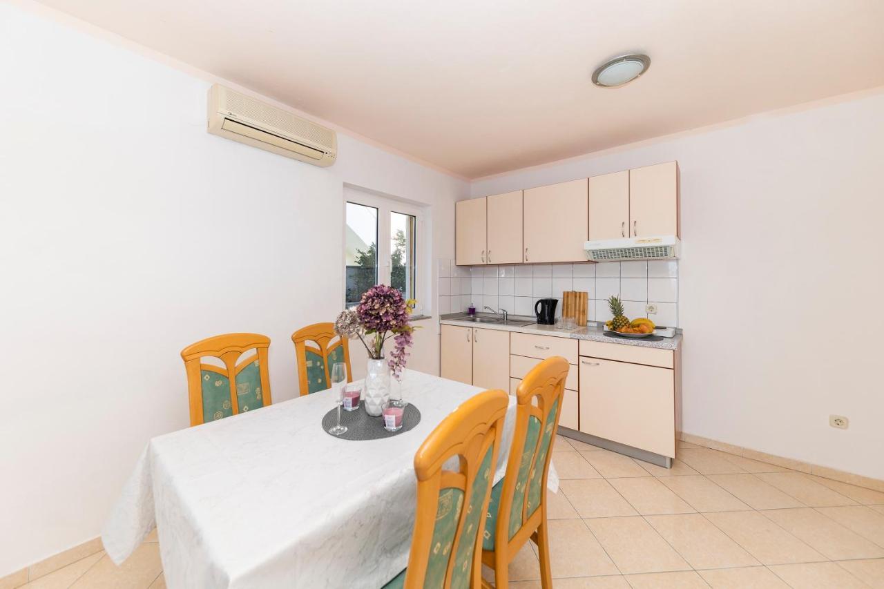 Apartments Seaside بيبينيا المظهر الخارجي الصورة
