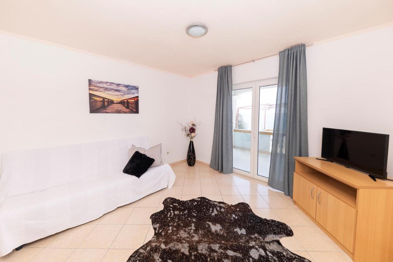 Apartments Seaside بيبينيا المظهر الخارجي الصورة