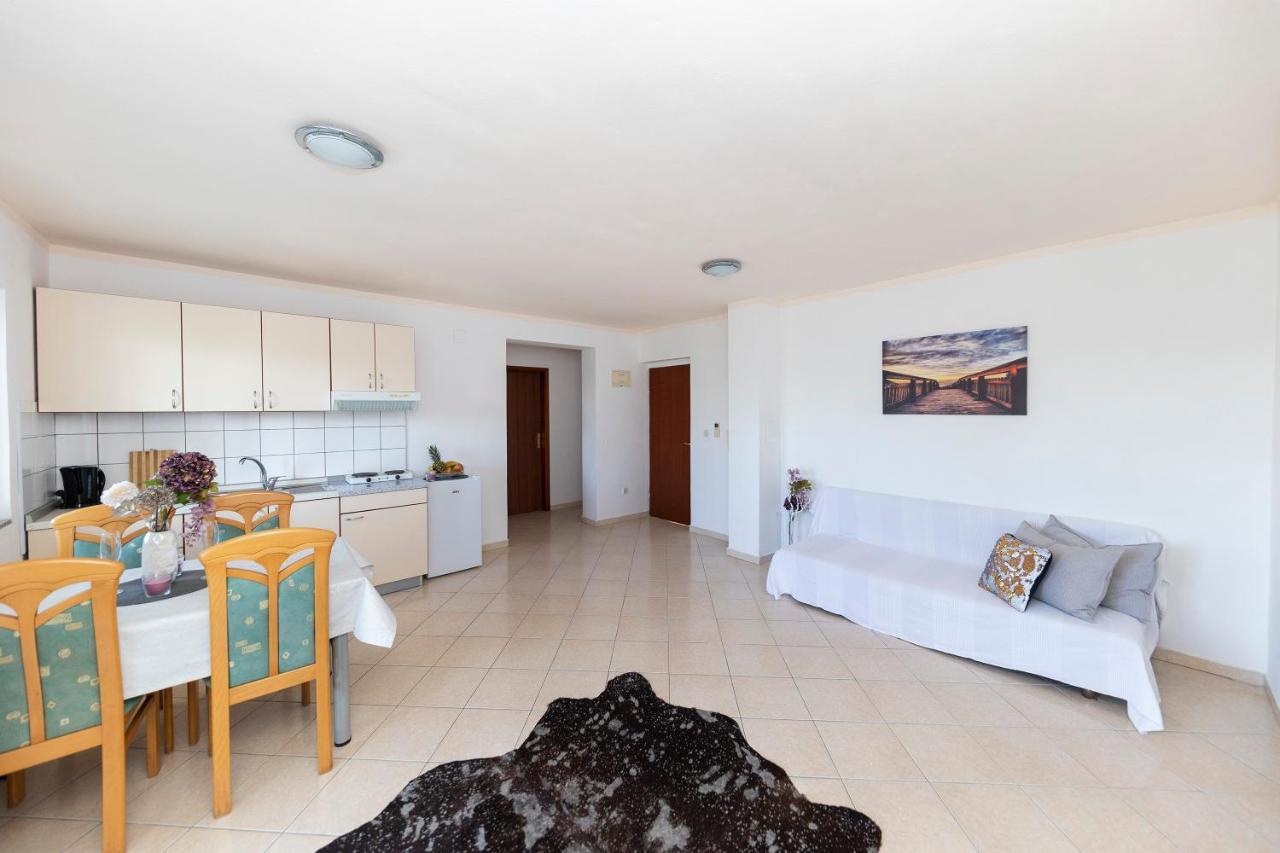 Apartments Seaside بيبينيا المظهر الخارجي الصورة