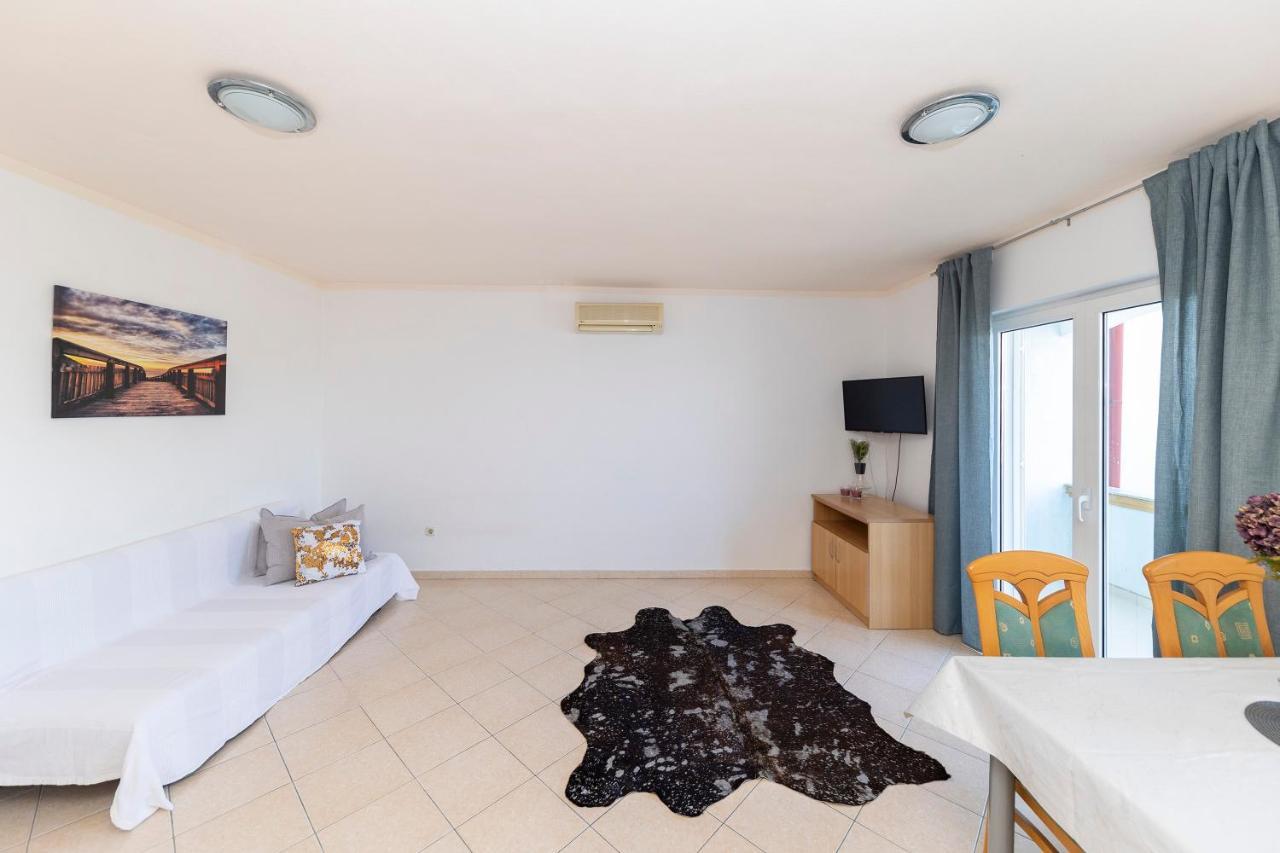 Apartments Seaside بيبينيا المظهر الخارجي الصورة
